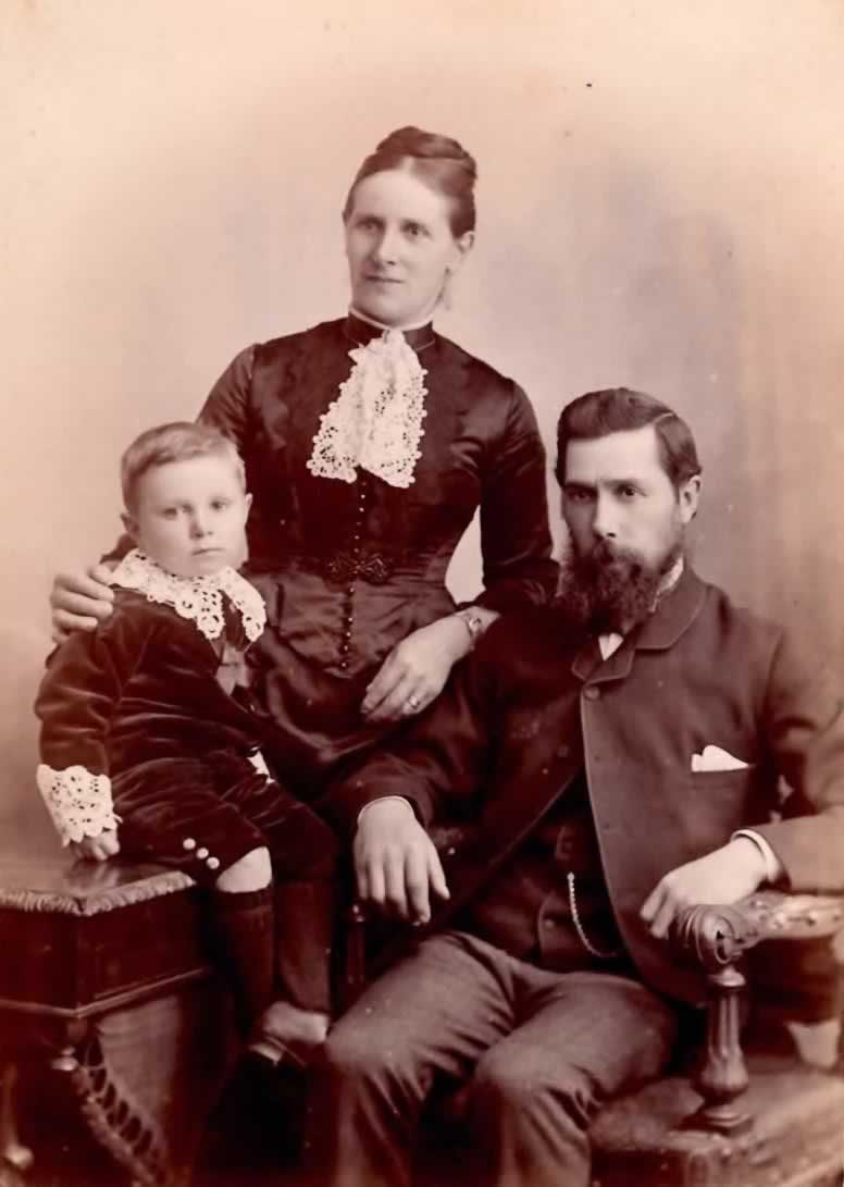 Thomas Hammerton Barnes, his wife Elizabeth and their son James Parker Barnes. Copyright David Tonks.